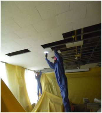 석면(텍스)해체 작업 중